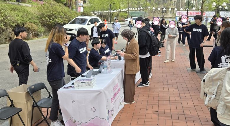 - 외국인 유저들도 쉽게 찾아볼 수 있었다
