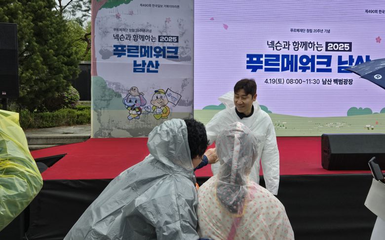- 인기 만점인 이근호 축구 해설위원