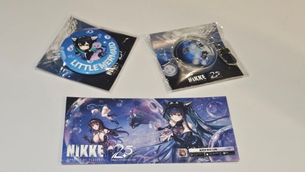 - 이벤트로 지급하는 스페셜 쿠폰과 리틀 머메이드 캔뱃지, 아크릴 쉐이커 키링