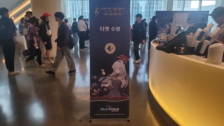 - 엘리베이터에서 내리면 하루나가 반겨준다