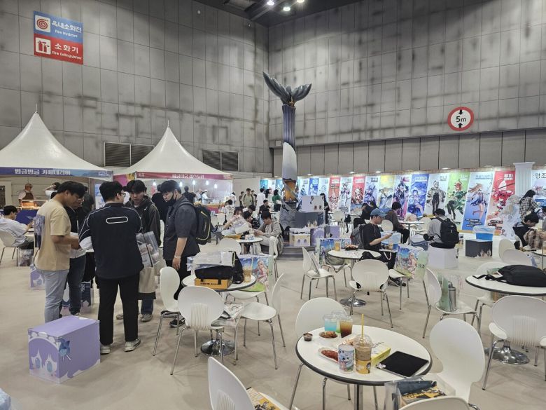 - 행사를 즐기다가 지쳤다면 여기서 쉬도록하자