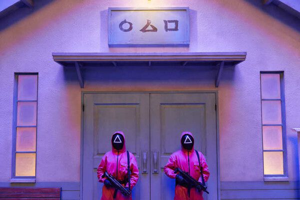 '오징어게임' 게임 초대장에는 ○△□가 그려져 있다. 사진=넷플릭스