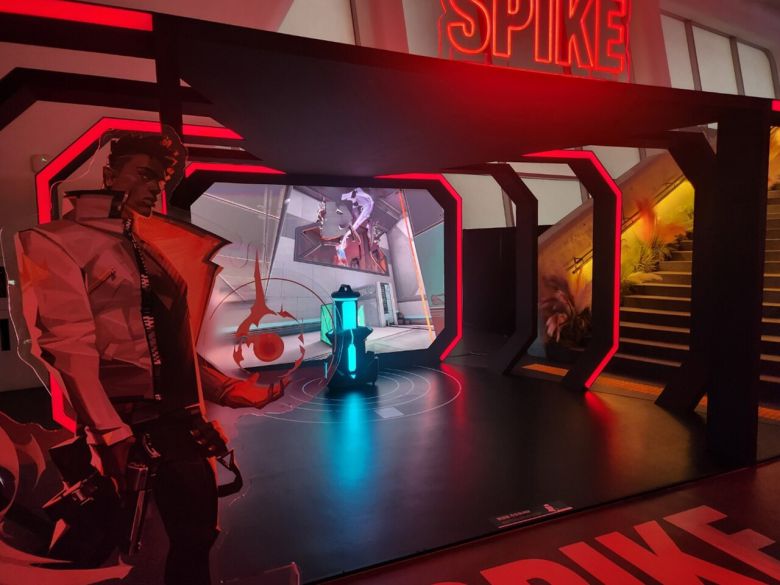 - 스파이크 해체 타이밍을 잡는 체험 부스