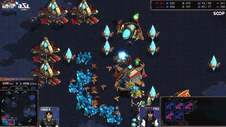 - 질럿 찌르기를 막아낸 후 뮤탈리스크로 도재욱 선수의 본진을 장악한 김민철 선수