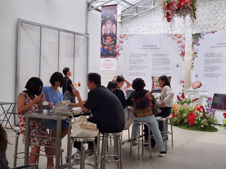 - 가족 단위 방문객들이 정말 많다