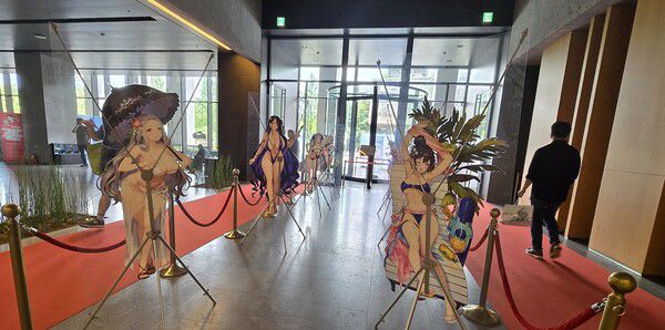 - 멍하니 보게 되는 캐릭터들