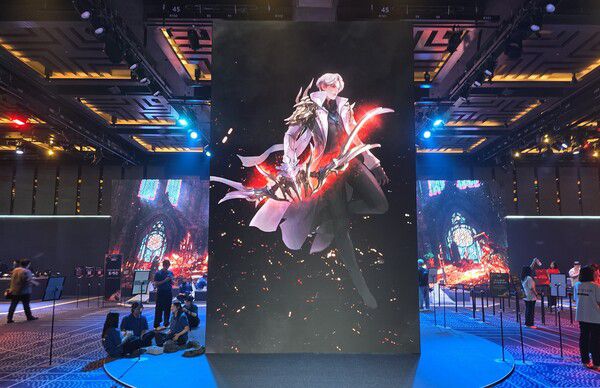 - 원작보다 모바일 일러스트가 제 취향이네요