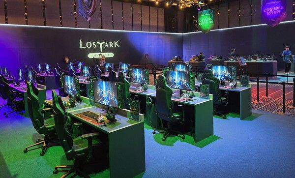 - 시연장은 여유로운 공간으로 설계됐어요