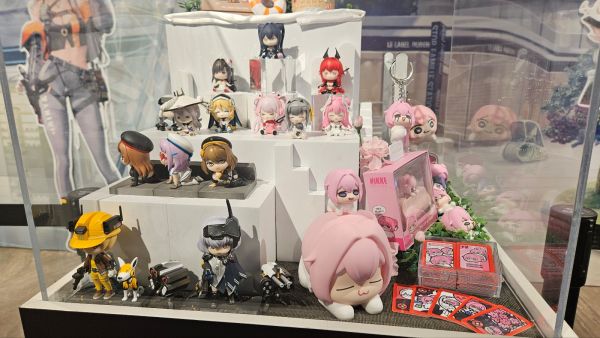 - 굿즈하면 빠질 수 없는 도로롱