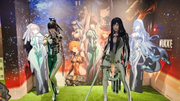 - 현실로 튀어나온 이브와 레이븐