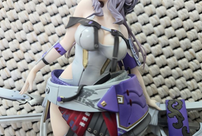 - 복잡한 의상인데