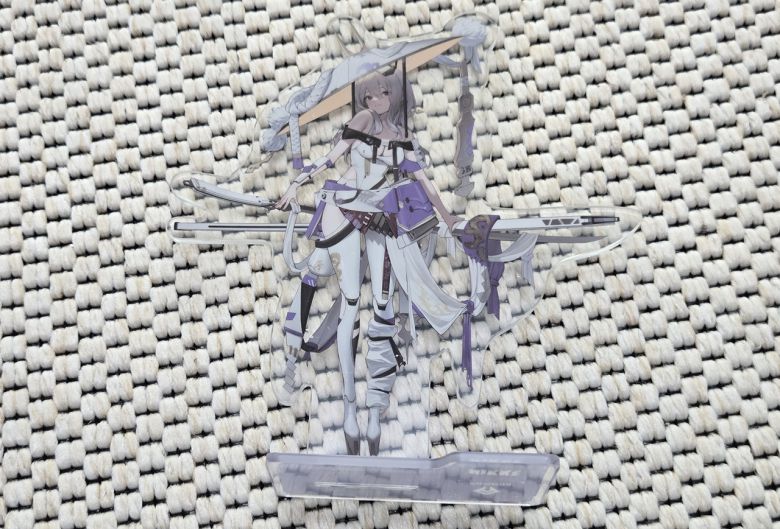 - 아크릴 스탠드의 3D 버전이다