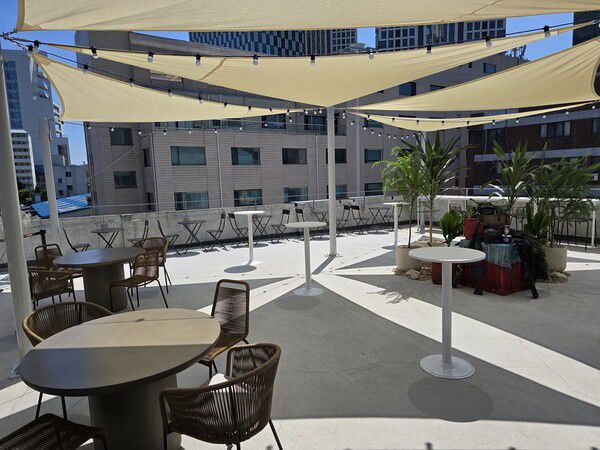 - 루프탑 카페의 전망도 나름 괜찮은 편이다