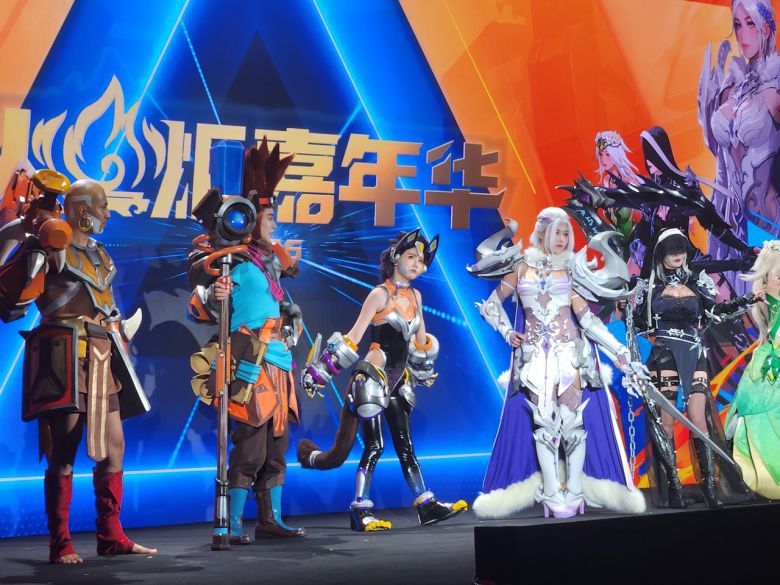 - 토치라이트 캐릭터 코스프레한 코스어들