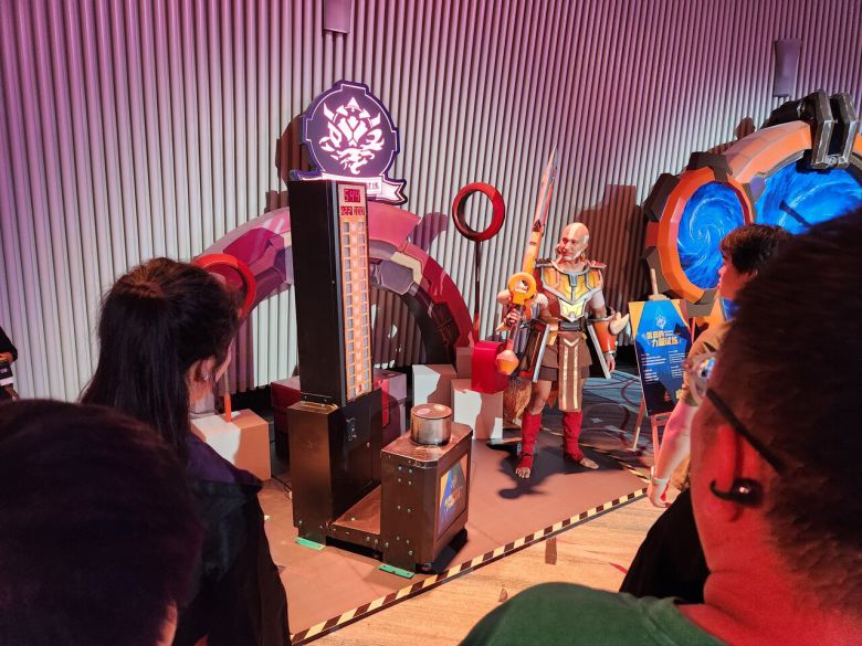 - 남자라면 그냥 지나치지 못하는 망치 게임