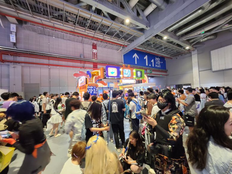 - 호요버스 젠레스 존 제로 부스 앞도 인산인해다