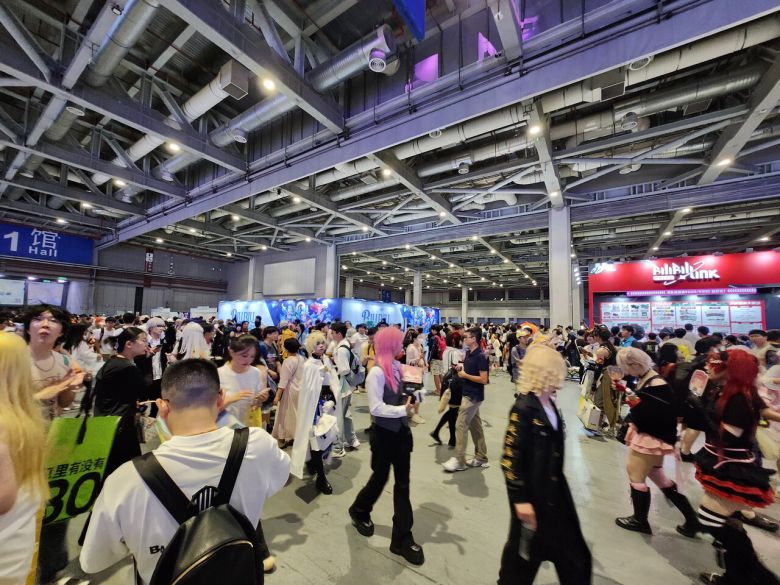 - 수 십만 인파로 가득한 빌리빌리 월드 2025