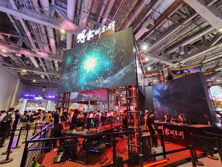 - 명말 : 공허의 깃털 부스도 인기가 정말 많다