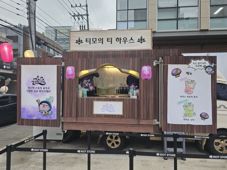 -  SNS 인증을 통해 무료 음료를 얻을 수 있다