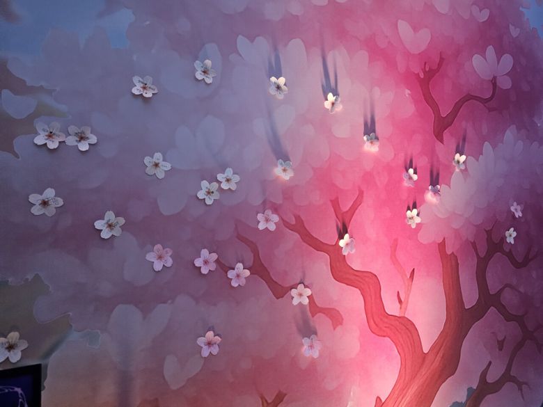 - 벽면에 걸려 있는 많은 유저들의 소원