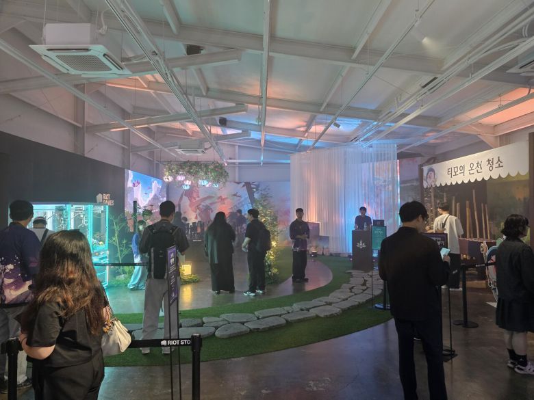 - 내부는 온천 느낌이 나도록 여러 신경을 기울였다