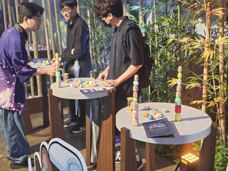 - 탑을 쌓는 볼리베어의 온천 돌 쌓기