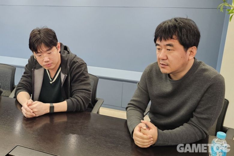 (좌측부터) 곽노찬 CD, 박정식 하운드13 대표 (사진=웹젠 제공)