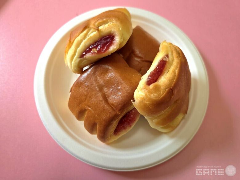 ▲ 니케XGS25 콜라보 베이커리 2차 제품 이미지 / 게임와이 촬영