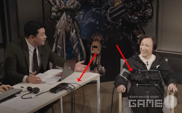 온라인 대담에 거짓말 탐지기가 동원됐다. 첫 질문은 '진실'