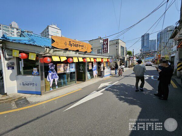 용산역 철도길을 따라 이동하면 바로 찾을 수 있는 특제 라멘 팝업스토어 / 게임와이 촬영