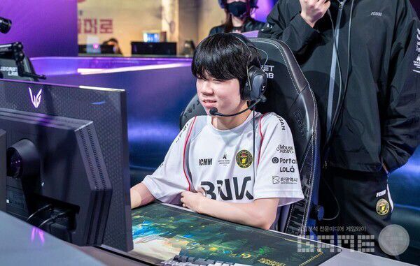 5주 차 골드킹 자리에 앉은 BNK 피어엑스 바텀 라이너 ‘디아블’ 남대근 / LCK