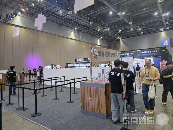 브롤 전적 검색에는 신형 갤럭시S 25엣지가 사용된다.