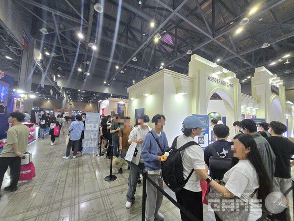 2025 플레이엑스포, 스마일게이트 스토브 부스 / 게임와이 촬영