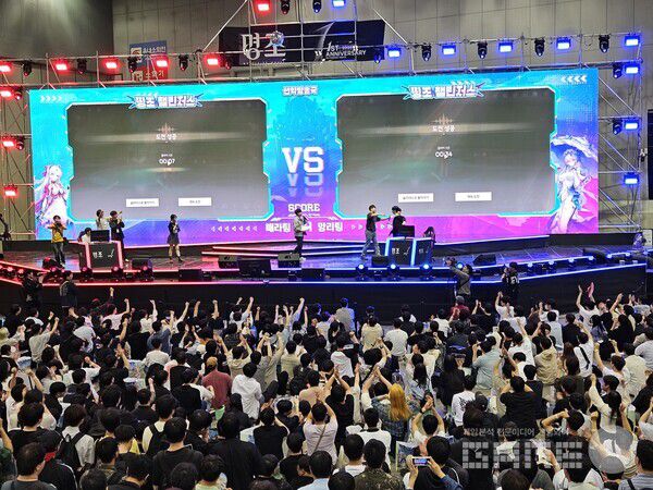 무대 프로그램이 진행될 때마다 많은 이용자가 모였고 호응도 엄청났다 / 게임와이 촬영