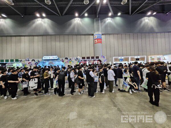 아케이드 게임 대기열은 정말 상상 이상으로 길었다. 이전 AGF급? / 게임와이 촬영