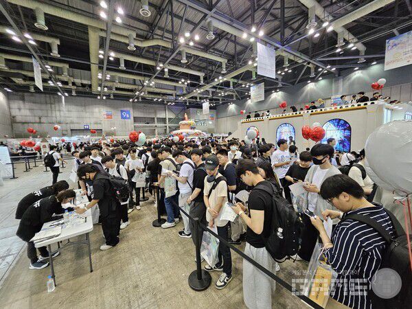 예상하기는 했지만... 이번에도 대기열이 정말 어마어마했다 / 게임와이 촬영