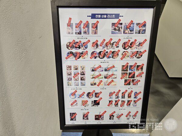 오후에 가면 모든 굿즈가 품절된 것을 볼 수 있다 / 게임와이 촬영