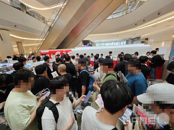 체험존을 즐긴 후 굿즈를 구매하기에 굿즈 구매 대기 시간도 생각 이상으로 길었다 / 게임와이 촬영