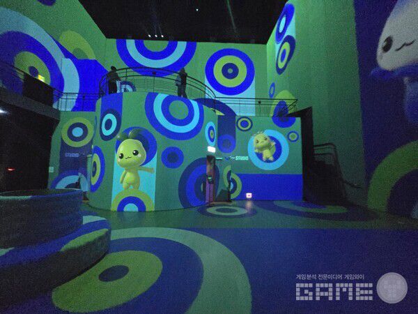 로스트아크 미디어아트 전시회 '빛의 여정' 현장 / 게임와이 촬영