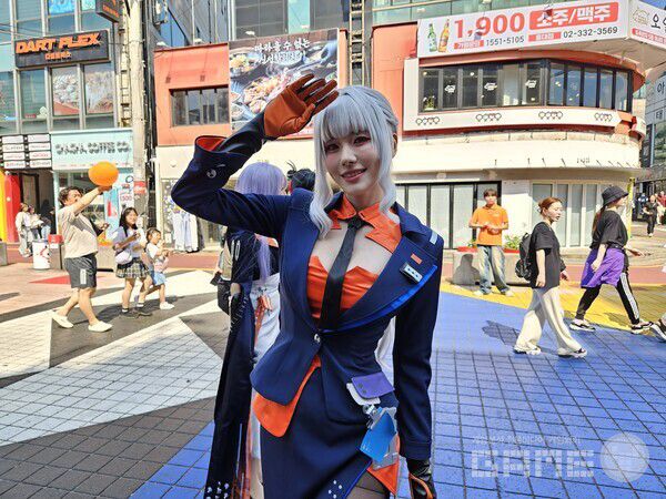 신월동행의 메이 캐릭터로 현장에 방문한 코스어 나리땽 / 게임와이 촬영