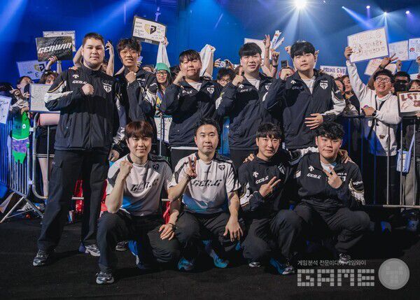 마스터스 토론토에서 우승을 차지한 페이퍼 렉스