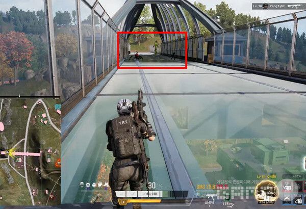 다리 위에 너무 줄지어 서 있는 몬스터들.