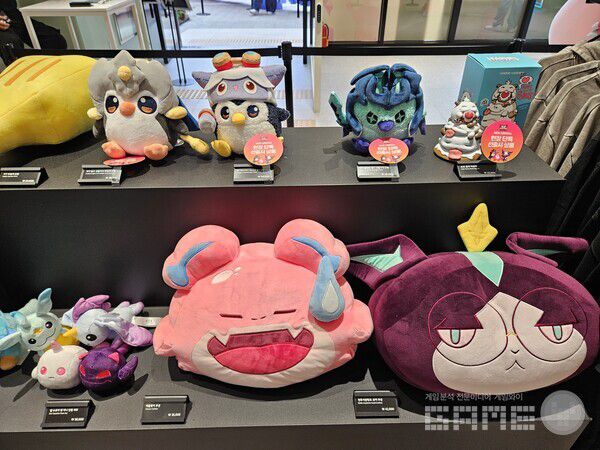 이번 팝업스토어에서만 구매할 수 있는 굿즈들도 준비되어 있다 / 게임와이 촬영