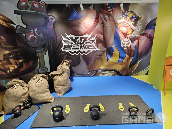 들고 버터시면 됩니다. 버틴 시간에 따라 스탬프 개수가 달라진다 / 게임와이 촬영