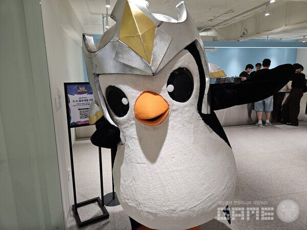 TFT의 대표 마스코트라 볼 수 있는 펭구와 한장 / 게임와이 촬영