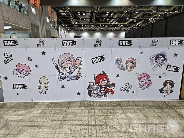 니케의 그림을 보면서 홀리듯이 이동하면? / 게임와이 촬영