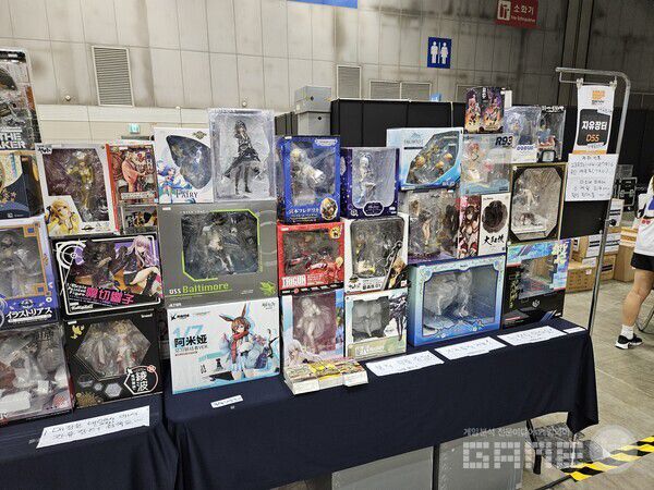 일반적인 서브컬처 행사에서 볼 수 있는 피규어 구매 부스도 있었다 / 게임와이 촬영