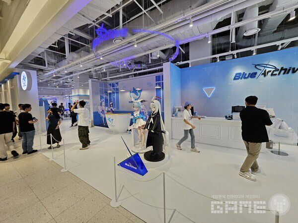 넥슨은 오는 9일부터 서울 용산 아이파크몰 3층에 위치한 도파민 스테이션에서 ‘블루 아카이브’의 첫 공식 테마 카페인 ‘카페 메모리얼’을 운영할 예정이다.