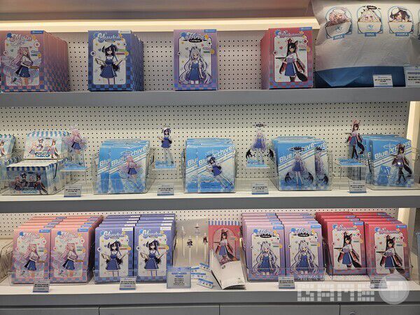 당연히 대표 캐릭터들의 아크릴 굿즈도 존재한다 / 게임와이 촬영