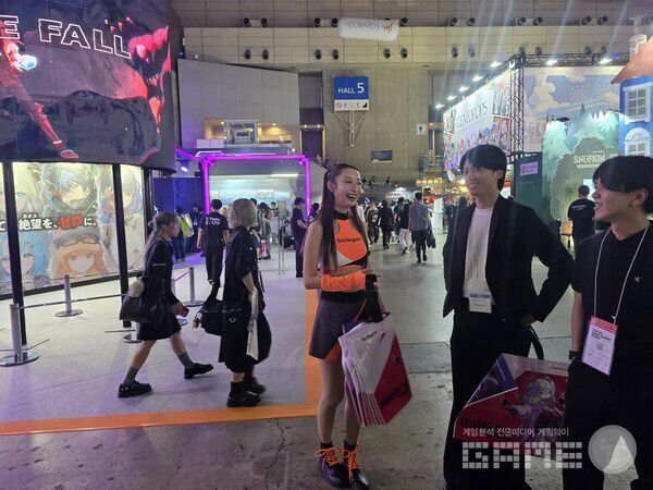 스마일게이트 도쿄게임쇼 2025 카제나 미래시 부스 /게임와이 촬영